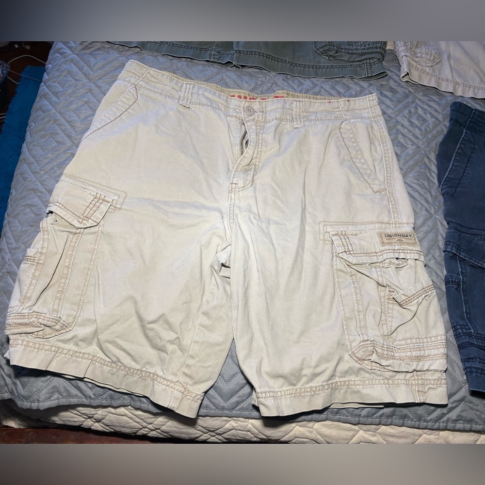 Set of 4 Unionbay Cargo Shorts - Picture 3 of 12
